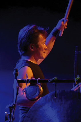 Joji Hirota playing japanese drums image